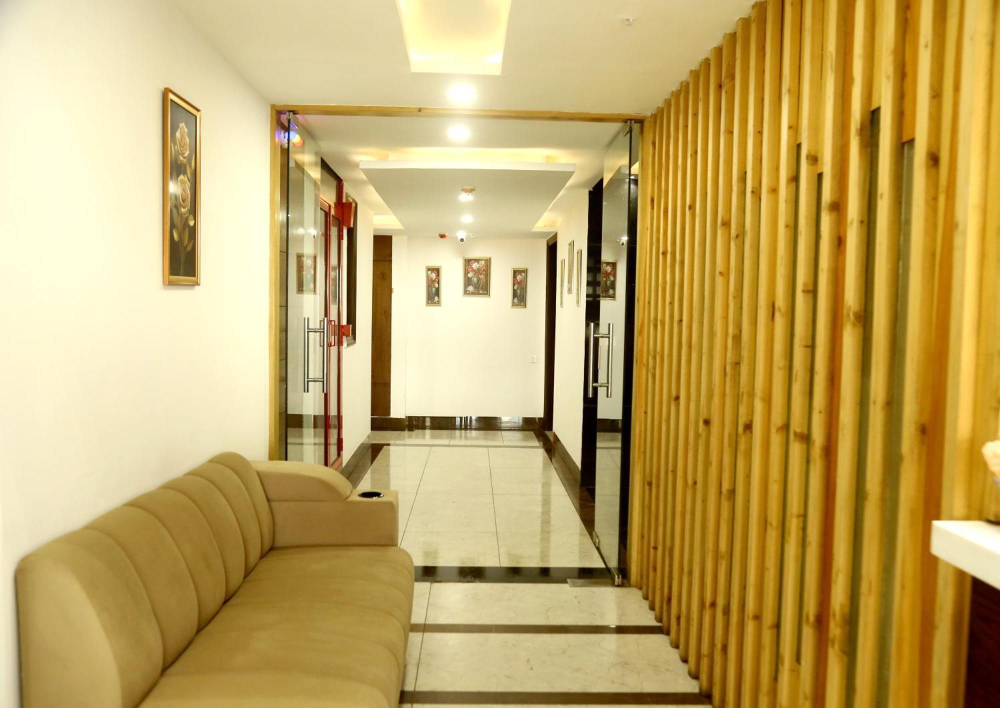Prism Grand Hotel Zirakpur Exterior foto